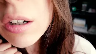ASMR JOI has fun stirring up auditory and visual information .