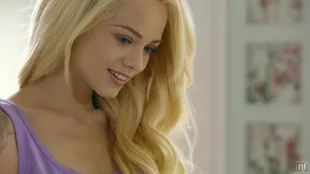 Elsa Jean's stunning looks and impressive muscles at her best age
