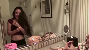 Skyler's sensual cam showcase featuring her gorgeous tresses